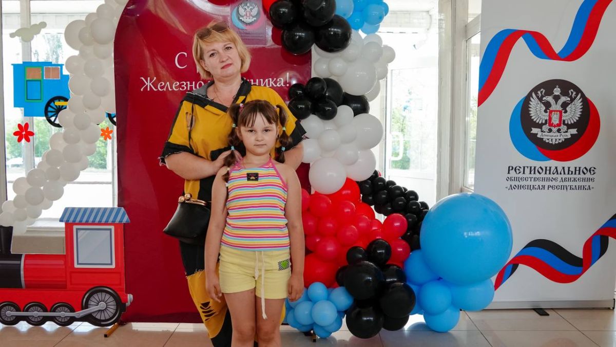 Праздник на рельсах: торжества прошли на Детской железной дороге Донецка Праздник на рельсах: торжества прошли на Детской железной дороге Донецка