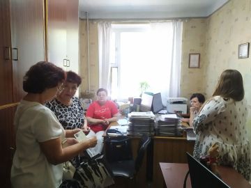 3 августа Лидия Лифинцова, член Общественного совета провела встречу с трудовым коллективом Сектора по работе с обращениями граждан администрации городского округа Торез