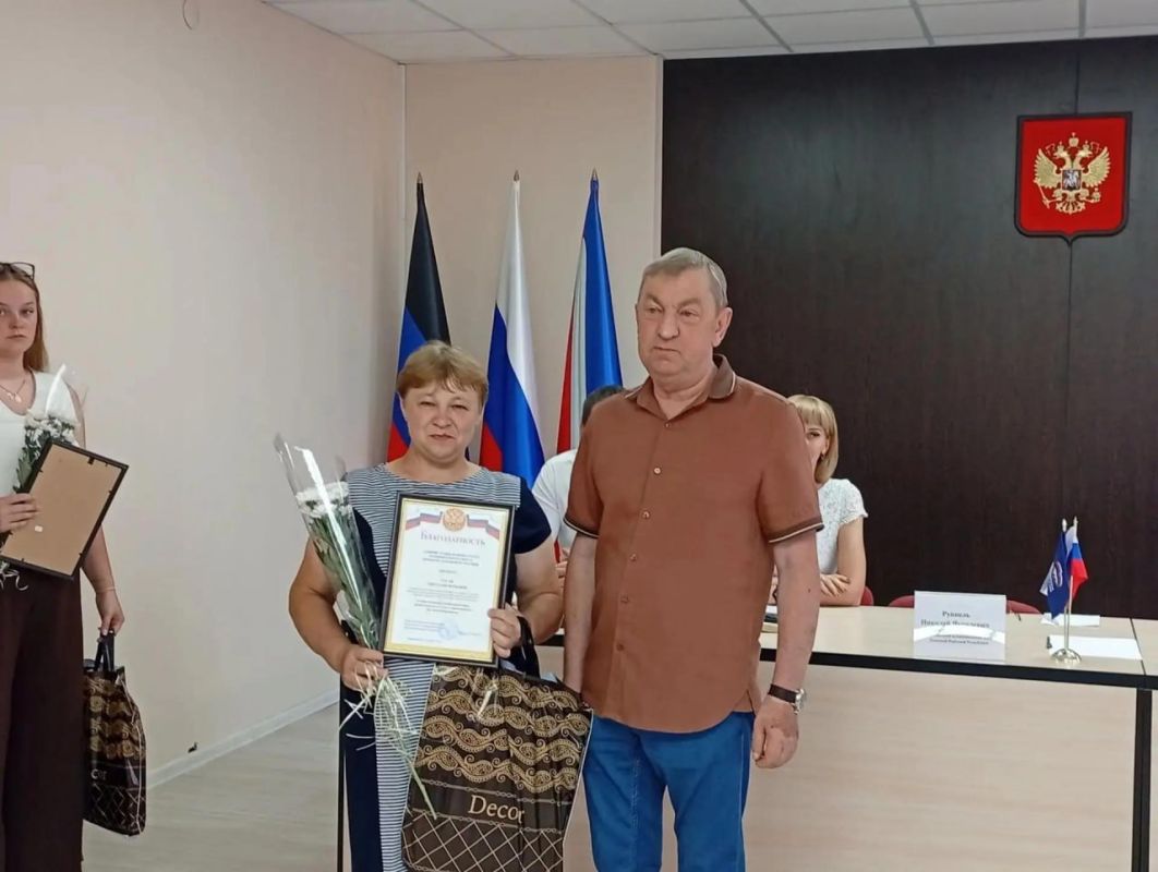 Николай Руппель: С удовольствием поздравил с профессиональным праздником представителей одной из самых почетных и уважаемых в нашем округе профессий — железнодорожников Николай Руппель: С удовольствием поздравил с профессиональным праздником представителей одной из самых почетных и уважаемых в нашем округе профессий — железнодорожников