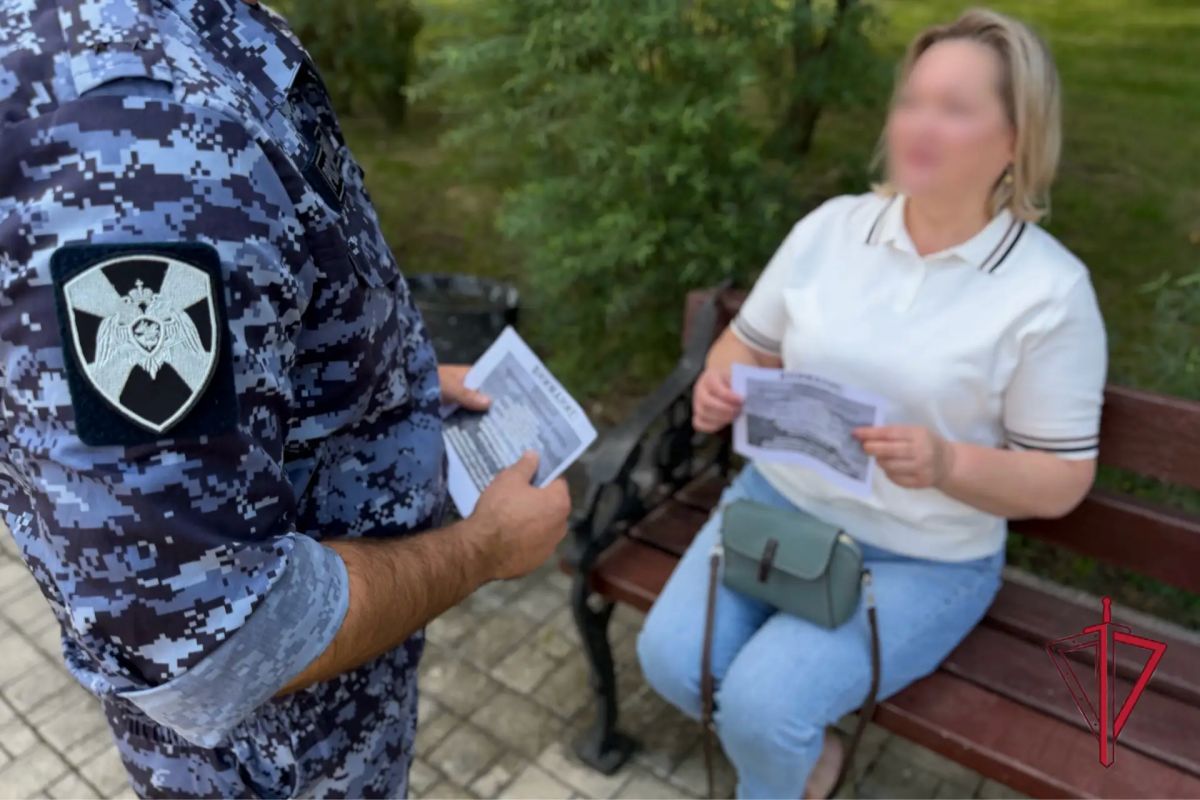 Представители пожарной инспекции Главного управления Росгвардии по ДНР провели разъяснительные беседы с гражданами на улицах Донецка Представители пожарной инспекции Главного управления Росгвардии по ДНР провели разъяснительные беседы с гражданами на улицах Донецка