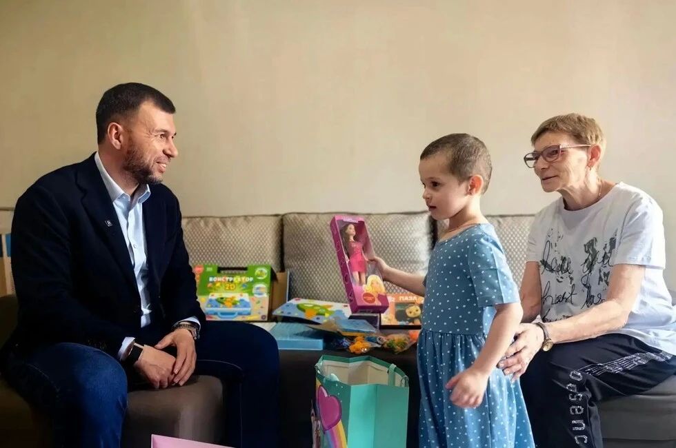 Пушилин навестил спасенную семью из Родинского