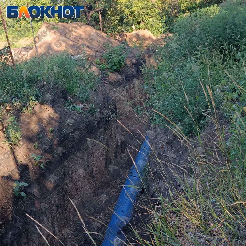 Трубу, соединяющую водоузлы в Кировском районе Донецка, уложили, но воды в кранах больше не стало Трубу, соединяющую водоузлы в Кировском районе Донецка, уложили, но воды в кранах больше не стало