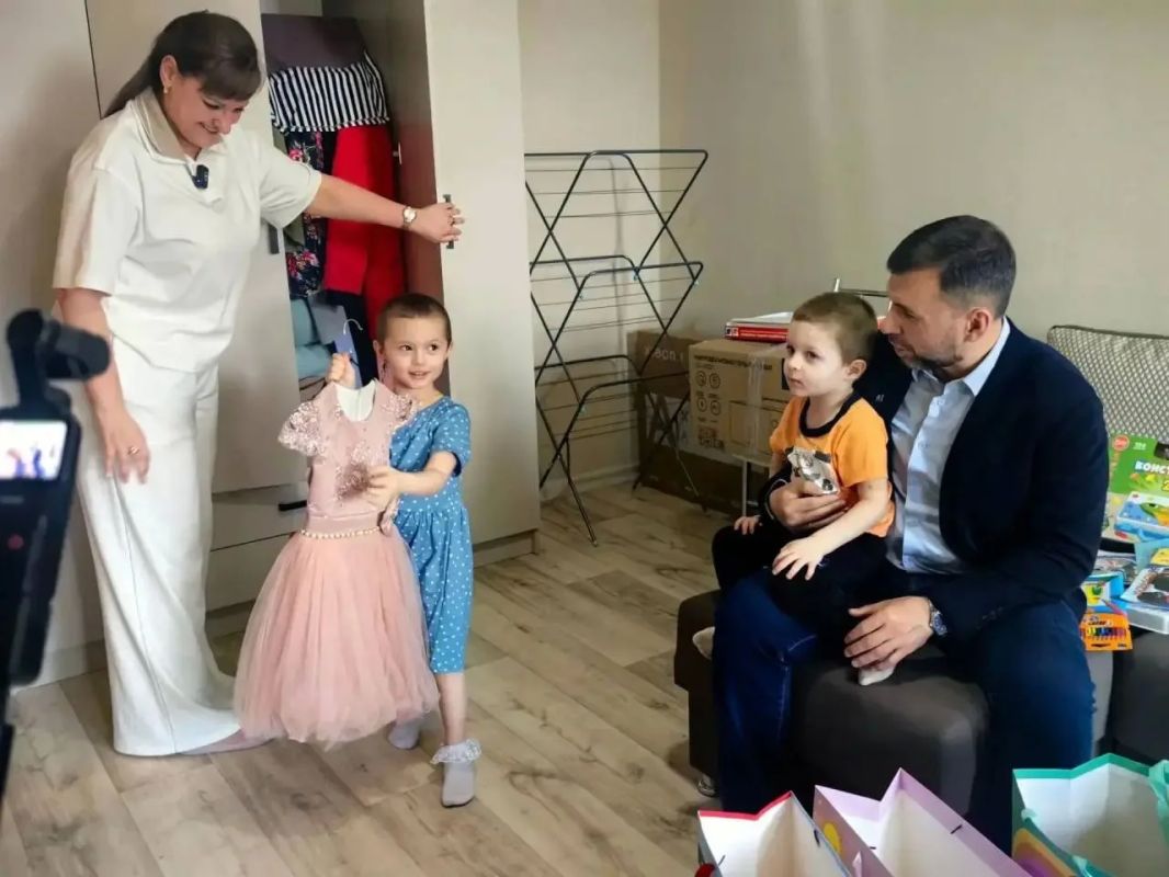 «Чтобы Республика стала домом»: эвакуированные из Родинского Василиса и Вася начинают жизнь заново в Донецке «Чтобы Республика стала домом»: эвакуированные из Родинского Василиса и Вася начинают жизнь заново в Донецке