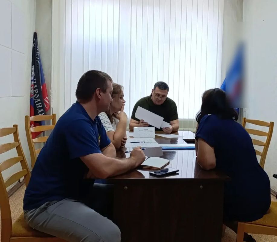 На прием к главе Амвросиевского муниципального округа Игорю Лызову поступили обращения по проблемам коммунального и социального характера