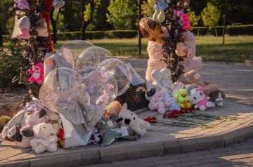 В Донецке почтили память детей, погибших при атаке ВСУ на Архипо-Осиповку