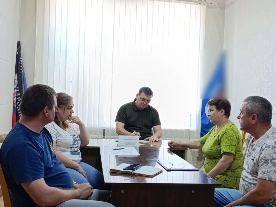 На прием к главе Амвросиевского муниципального округа Игорю Лызову поступили обращения по проблемам коммунального и социального характера На прием к главе Амвросиевского муниципального округа Игорю Лызову поступили обращения по проблемам коммунального и социального характера
