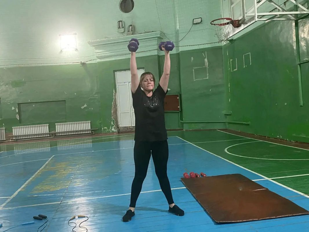Турнир по кроссфиту. В стенах клуба «Металлург» царила жаркая атмосфера Турнир по кроссфиту. В стенах клуба «Металлург» царила жаркая атмосфера