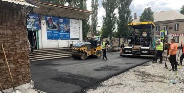 Хабаровские рабочие завершили этап ремонта и восстановления дорожной инфраструктуры на ул. Советской в Дебальцево