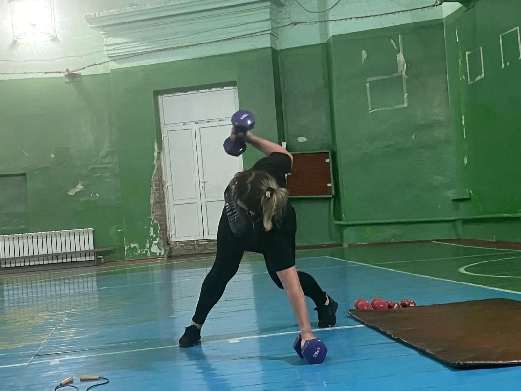 Турнир по кроссфиту. В стенах клуба «Металлург» царила жаркая атмосфера Турнир по кроссфиту. В стенах клуба «Металлург» царила жаркая атмосфера