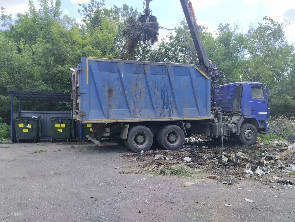 31 июля, с целью приведения территории в надлежащее санитарное состояние в Кировском внутригородском районе выполнены работы по вывозу крупногабаритных накоплений мусора на контейнерных площадках по адресам: ул. Парижской... 31 июля, с целью приведения территории в надлежащее санитарное состояние в Кировском внутригородском районе выполнены работы по вывозу крупногабаритных накоплений мусора на контейнерных площадках по адресам: ул. Парижской...