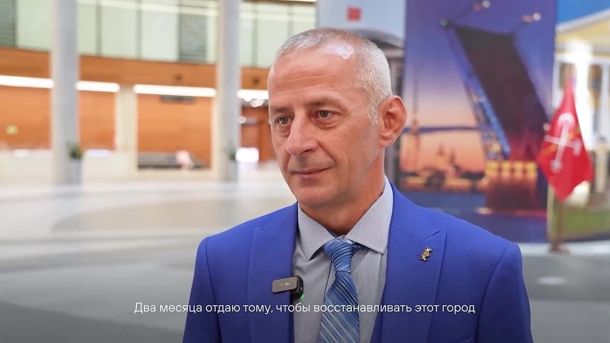 Водитель автокрана АО «ТЭК СПб» Роман Балдин удостоен Благодарственного письма Президента Российской Федерации за участие в восстановлении Мариуполя