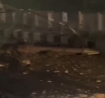 Последствия вчерашнего удара по мосту в Славянске