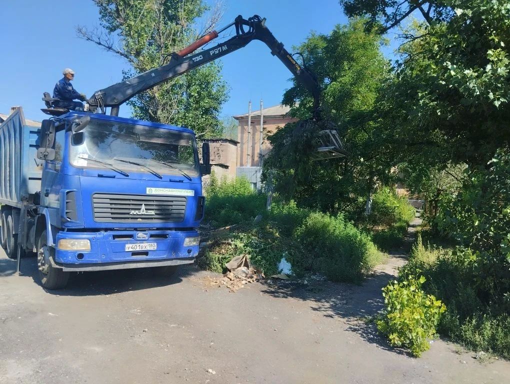31 июля, с целью приведения территории в надлежащее санитарное состояние в Кировском внутригородском районе выполнены работы по вывозу крупногабаритных накоплений мусора на контейнерных площадках по адресам: ул. Парижской... 31 июля, с целью приведения территории в надлежащее санитарное состояние в Кировском внутригородском районе выполнены работы по вывозу крупногабаритных накоплений мусора на контейнерных площадках по адресам: ул. Парижской...