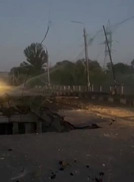 ВКС РФ уничтожили главный мост в Славянске, связывающий город и снабжающий Северск и Дружковку
