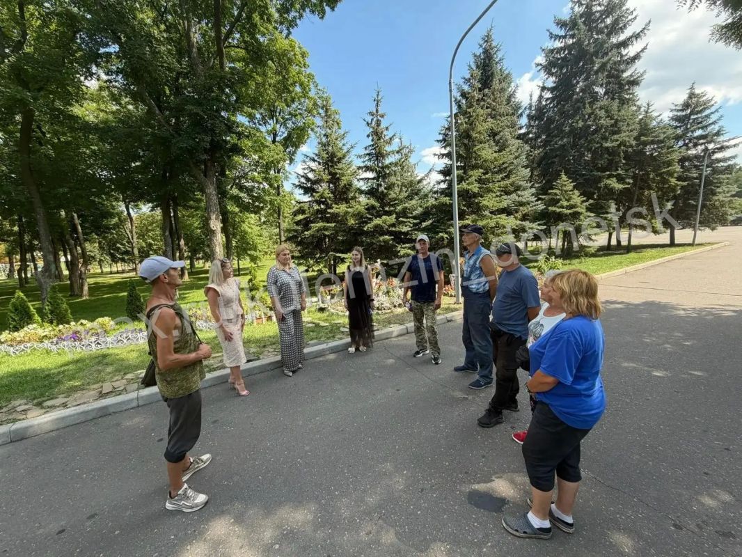 В Ворошиловском районе в парке им. А.С. Щербакова состоялась встреча с трудовым коллективом Дирекции парков, которую провела заместитель главы администрации городского округа Донецк