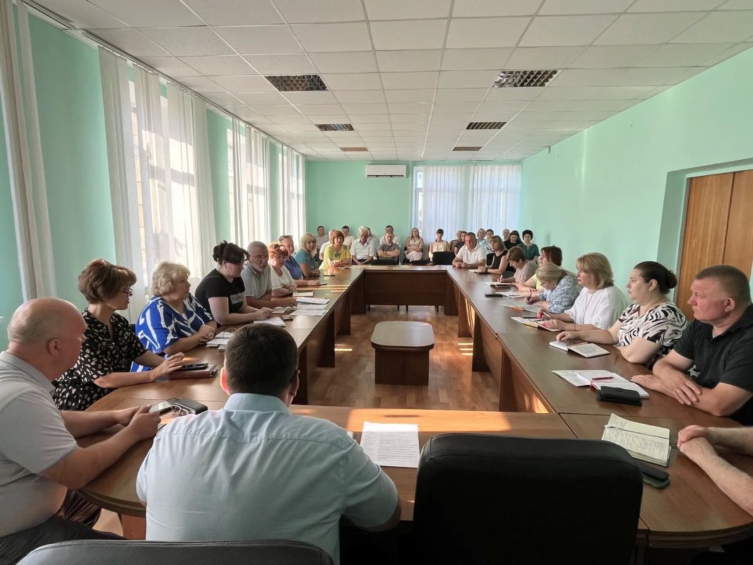Сегодня, 3 августа 2026 года, состоялось аппаратное совещание с начальниками структурных подразделений Администрации Новоазовского муниципального округа, территориальных подразделений министерств и ведомств ДНР, а также с... Сегодня, 3 августа 2026 года, состоялось аппаратное совещание с начальниками структурных подразделений Администрации Новоазовского муниципального округа, территориальных подразделений министерств и ведомств ДНР, а также с...