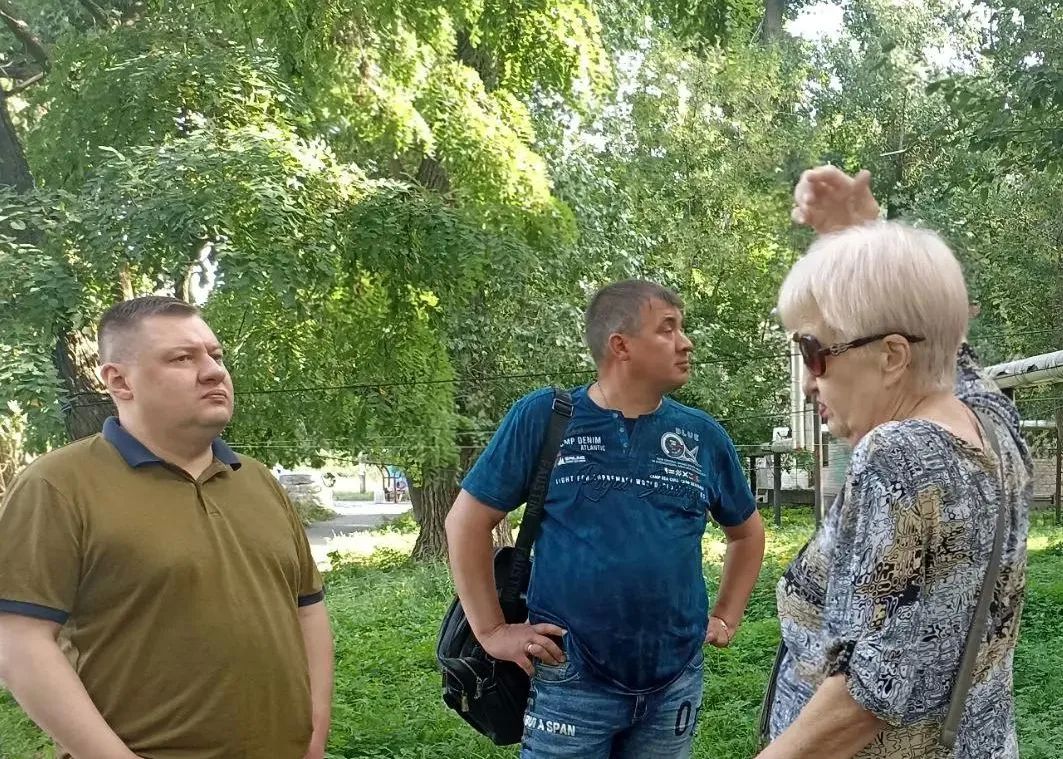 Иван Адамец: Провёл встречу у дома № 97 на улице Энгельса