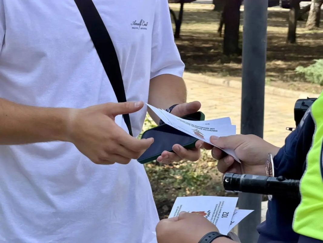 Полицейские ведут профилактическую работу Полицейские ведут профилактическую работу