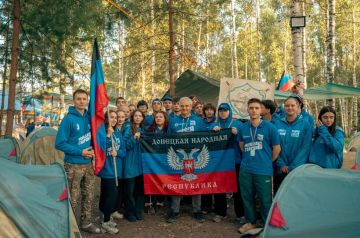 Участники из ДНР встретились с Медведевым на форуме «Гвардейск»