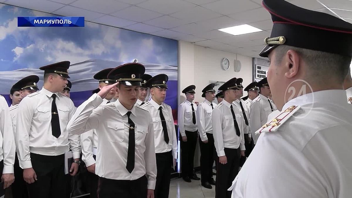 В Республике состоялась церемония выпуска специалистов Донецкого филиала Волгоградской академии МВД России