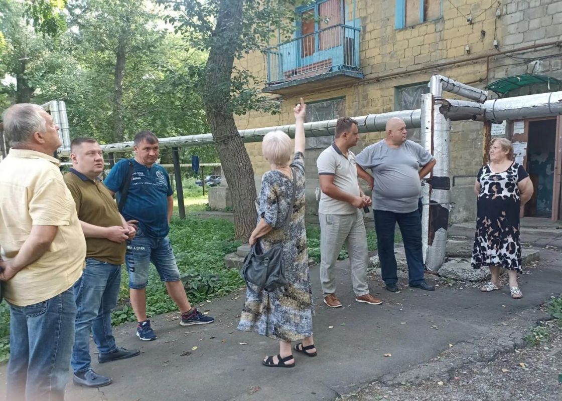 Иван Адамец: Провёл встречу у дома № 97 на улице Энгельса Иван Адамец: Провёл встречу у дома № 97 на улице Энгельса
