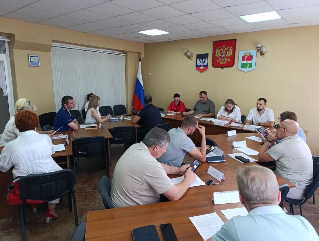 В Администрации Амвросиевского муниципального округа состоялось очередное заседание административной комиссии