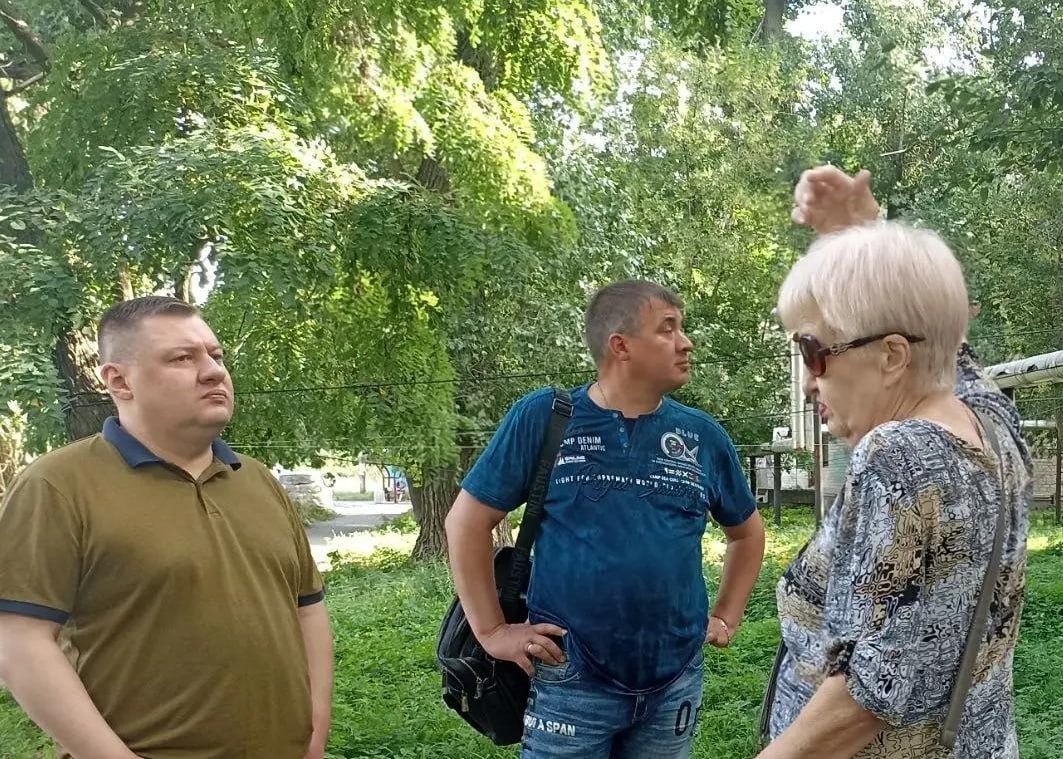 Иван Адамец: Провёл встречу у дома № 97 на улице Энгельса