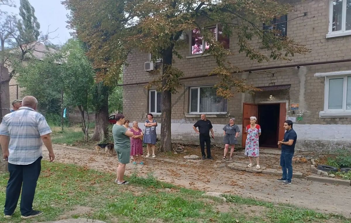 Заместитель главы администрации Шахтерского муниципального округа встретился с жителями Ждановки