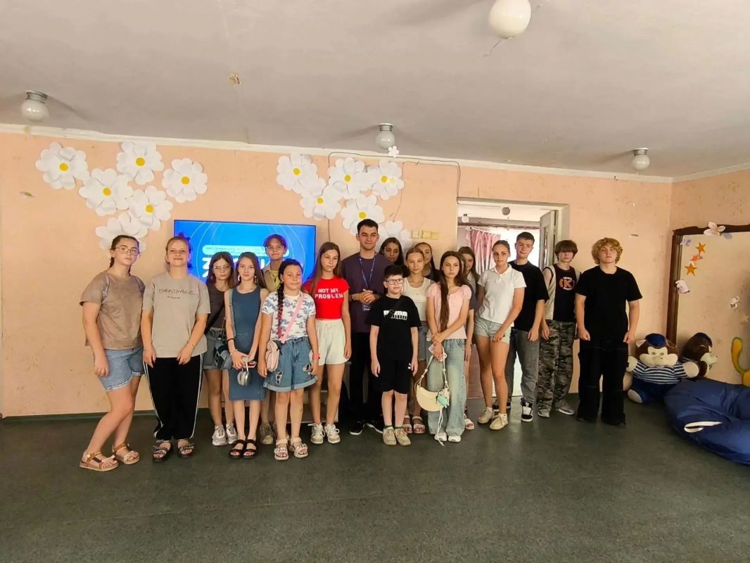 05 августа 2026 года в МБУДО "ГДДЮТ ИМ. В. Г. ДЖАРТЫ" состоялась увлекательная встреча в рамках республиканского проекта "Дворовые практики" и федерального проекта "Молодёжь и дети"