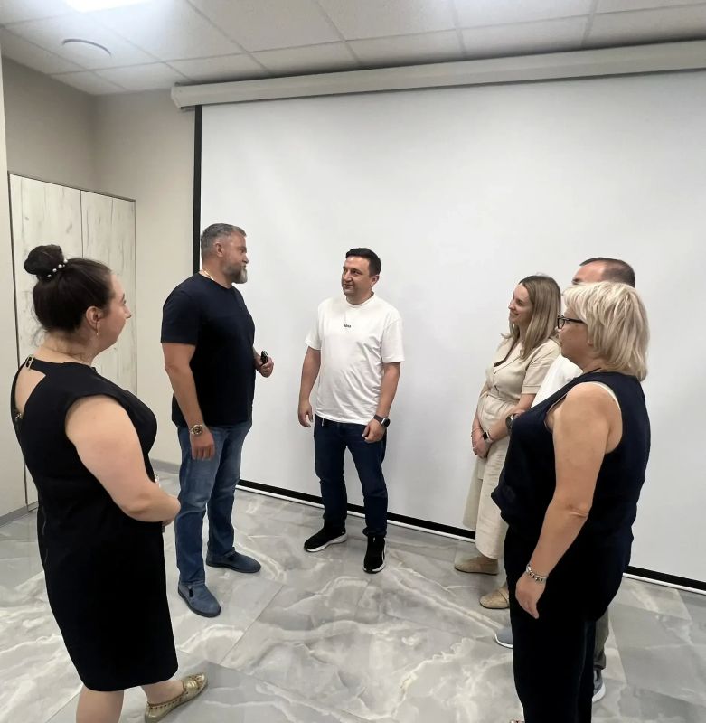 Сегодня, 5 августа в рамках поручения Главы Республики Дениса Пушилина, депутат Макеевского городского совета Геннадий Гальчук провел встречу по адресу: г. Макеевка, ул. 250-летия Донбасса, 74