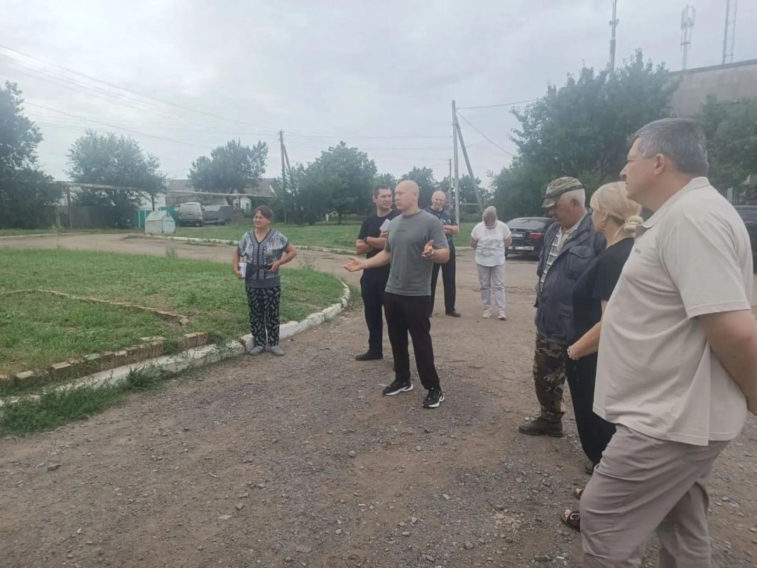 В селе Артёмовка состоялась информационная встреча с жителями, которую провёл начальник Белояровского территориального отдела Анатолий Курнышов