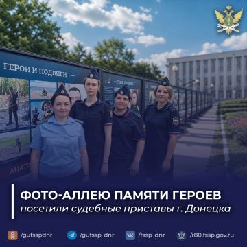 Судебные приставы Донецка посетили фото-аллею Памяти в Пролетарском районе