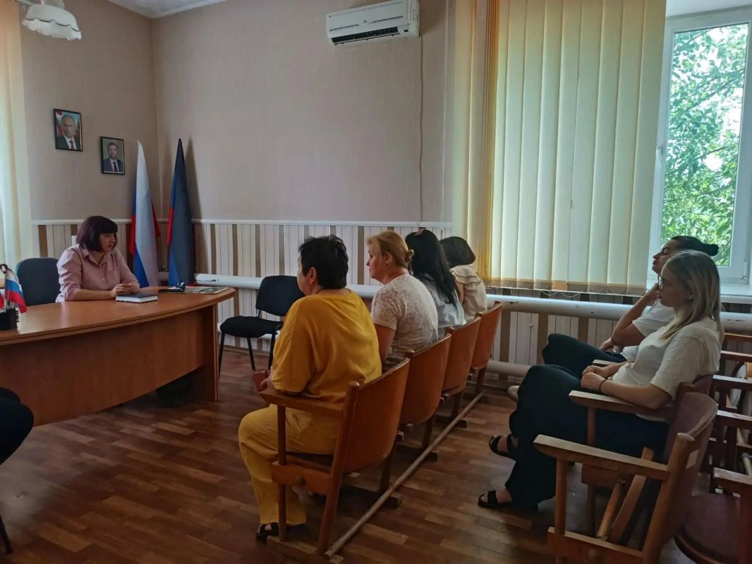 Сегодня заместитель главы Администрации Володарского муниципального округа Васильева О.Ф. провела встречу с жителями с. Малоянисоль