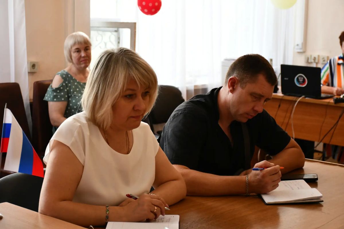 Глава муниципального образования городского округа Дебальцево Сергей Желновач провел личный прием граждан Глава муниципального образования городского округа Дебальцево Сергей Желновач провел личный прием граждан