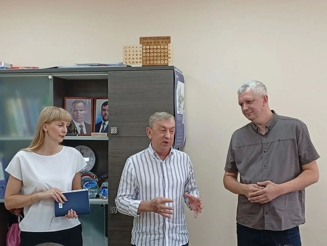 Сегодня Ясиноватую с рабочим визитом посетили представители актива Регионального общественного движения «Донецкая Республика» Сегодня Ясиноватую с рабочим визитом посетили представители актива Регионального общественного движения «Донецкая Республика»