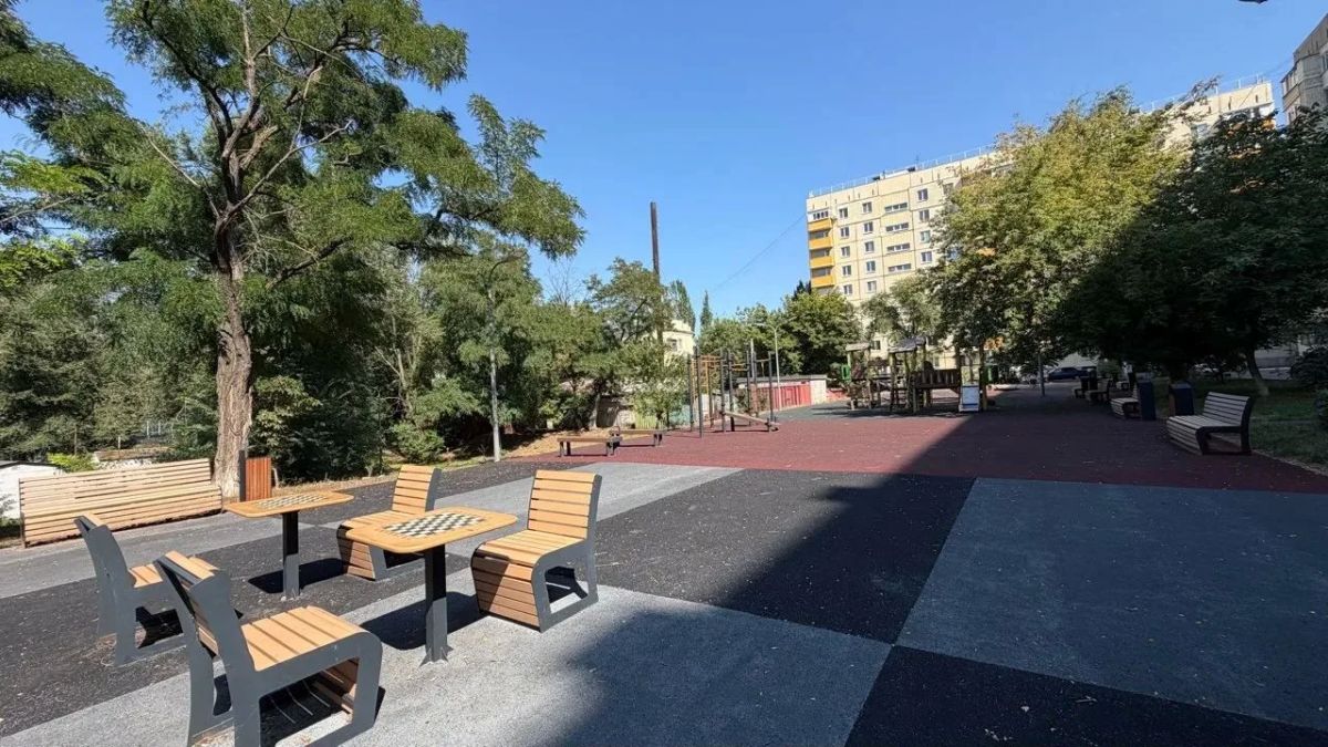 В Мариуполе завершены работы по комплексному благоустройству дворового пространства В Мариуполе завершены работы по комплексному благоустройству дворового пространства