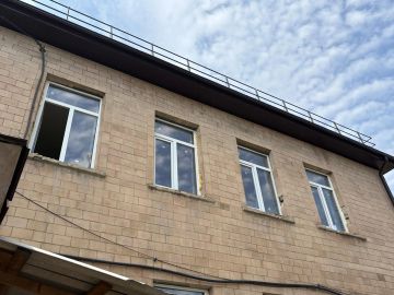 Сахалинские подрядчики полностью заменили старые окна в детском саду № 9 Шахтерска