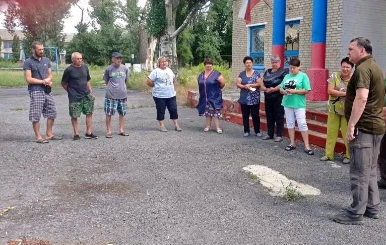 Глава Амвросиевского муниципального округа Игорь Лызов провёл встречу с представителями инициативной группы села Великое Мешково