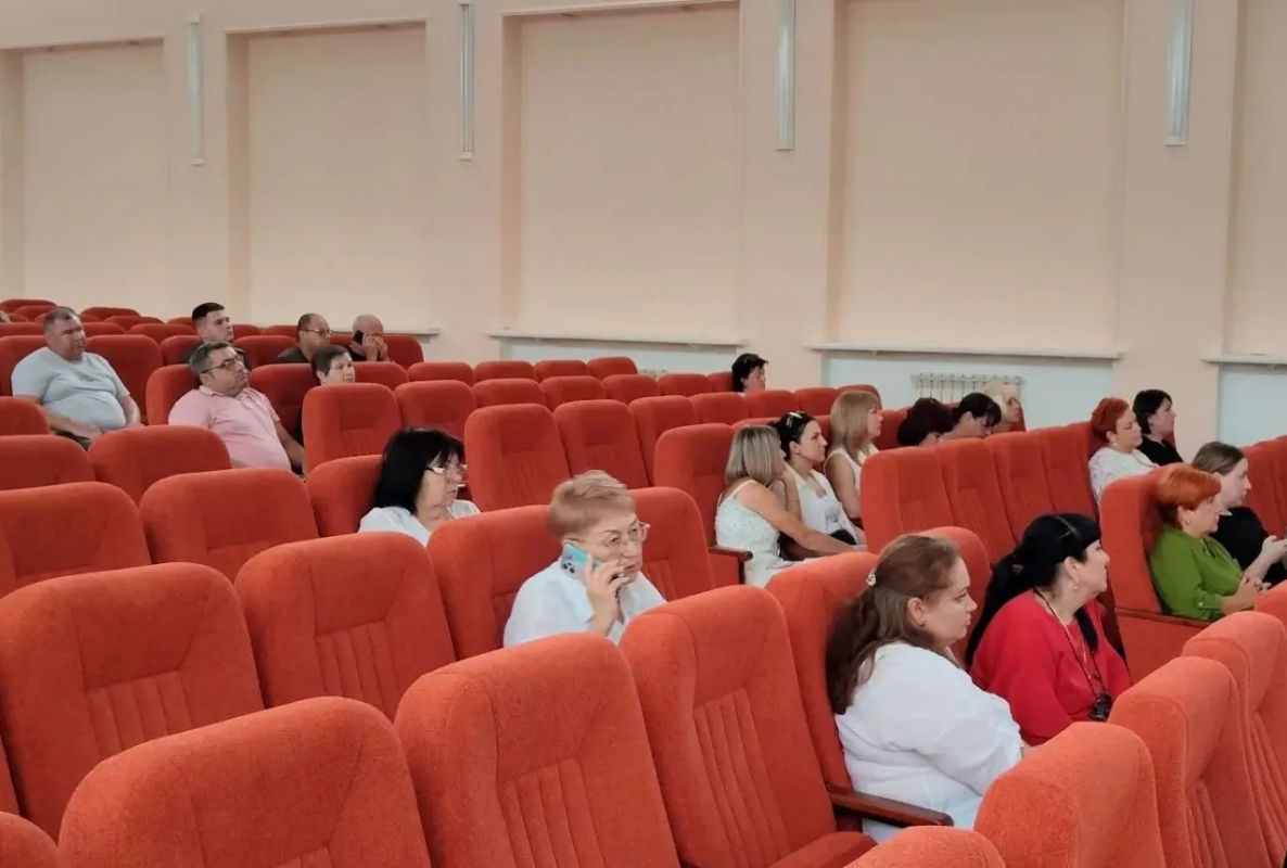 В администрации Амвросиевского округа состоялось расширенное аппаратное совещание В администрации Амвросиевского округа состоялось расширенное аппаратное совещание