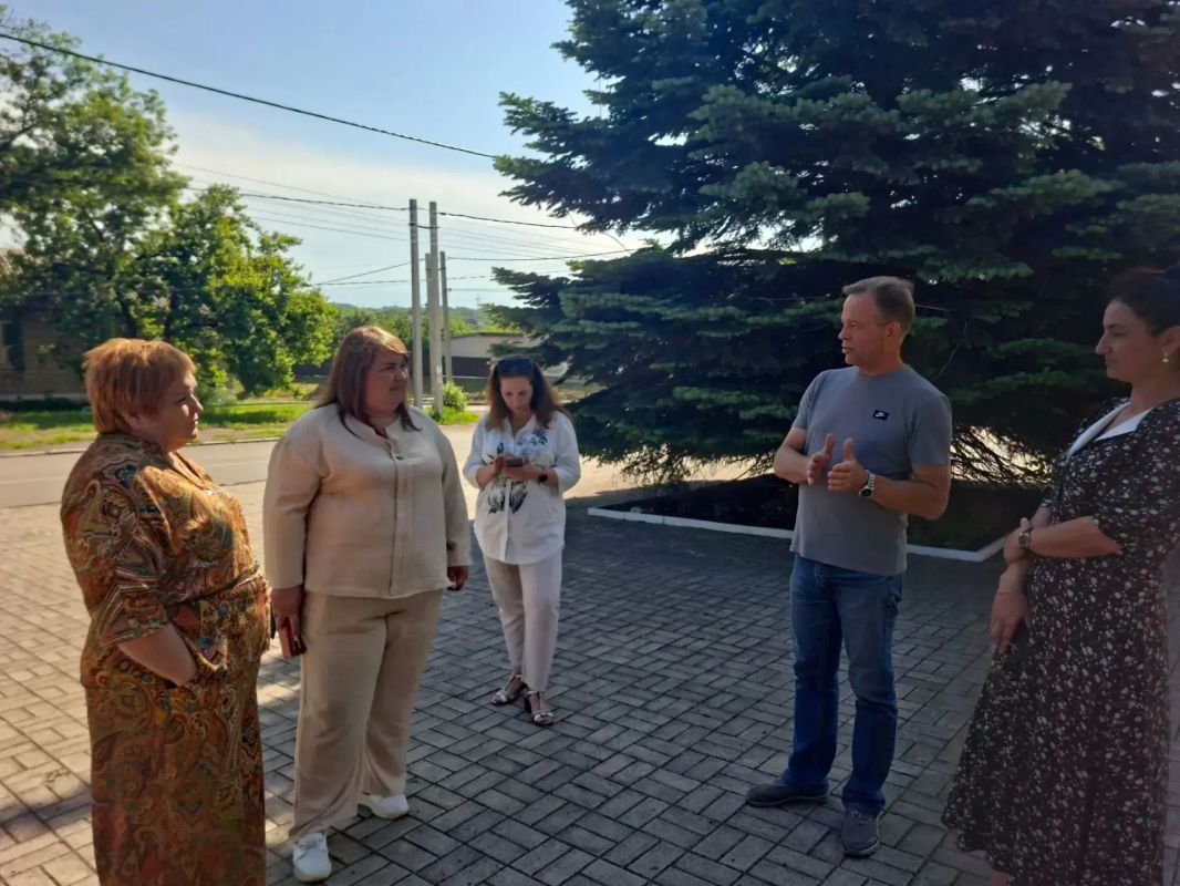 По поручению Главы ДНР Дениса Пушилина, в Кировском внутригородском районе продолжаются встречи с населением на подведомственной территории, с целью выявления проблемных вопросов По поручению Главы ДНР Дениса Пушилина, в Кировском внутригородском районе продолжаются встречи с населением на подведомственной территории, с целью выявления проблемных вопросов