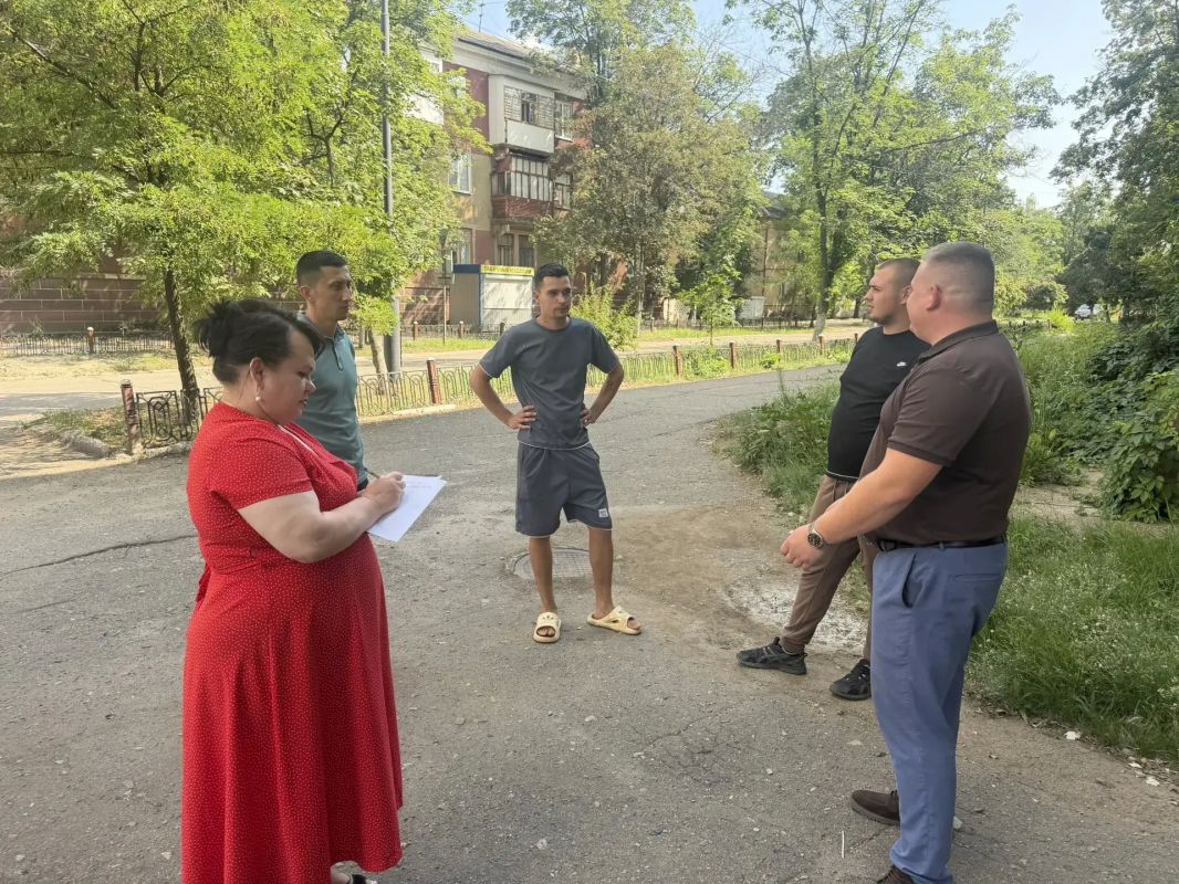 Начальник Новосветского территориального отдела Дмитрий Пасько провел встречу с жителями поселка
