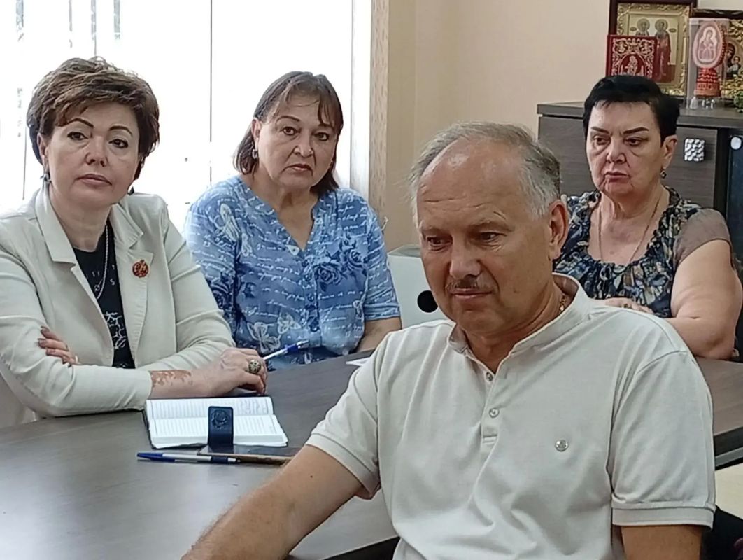 Сегодня Ясиноватую с рабочим визитом посетили представители актива Регионального общественного движения «Донецкая Республика» Сегодня Ясиноватую с рабочим визитом посетили представители актива Регионального общественного движения «Донецкая Республика»
