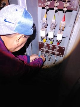 Специалисты при поддержке Камчатского края отремонтировали электрику в 7 домах Мироновского Дебальцевского округа