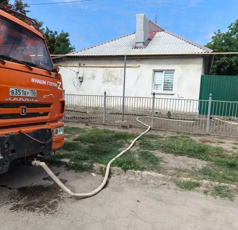 5 августа, в Кировском внутригородском районе при поддержке региона-шефа Московская область согласно поступившим заявкам произведен подвоз воды для жителей в жилом массиве «Путь Ильича» по ул. Матросова, ул. Руставели, ул.... 5 августа, в Кировском внутригородском районе при поддержке региона-шефа Московская область согласно поступившим заявкам произведен подвоз воды для жителей в жилом массиве «Путь Ильича» по ул. Матросова, ул. Руставели, ул....