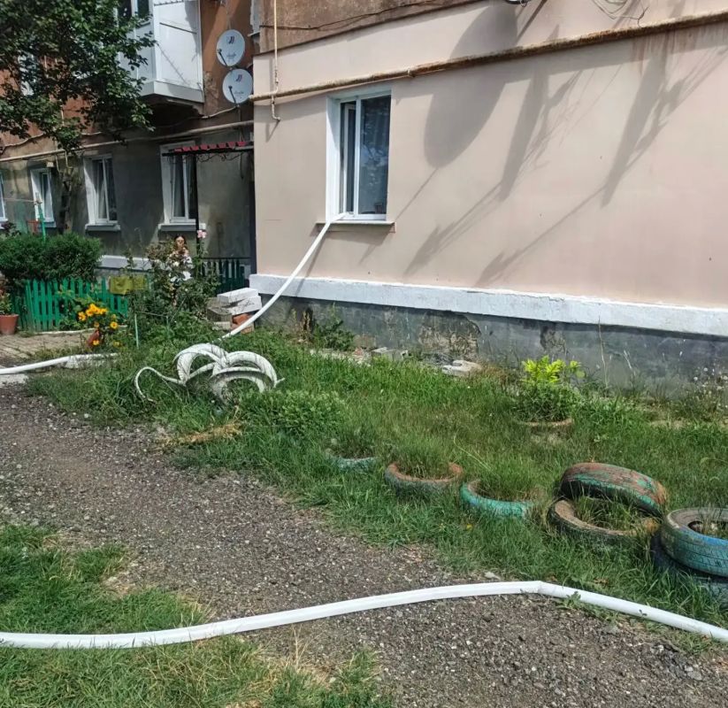5 августа, в Кировском внутригородском районе при поддержке региона-шефа Московская область согласно поступившим заявкам произведен подвоз воды для жителей в жилом массиве «Путь Ильича» по ул. Матросова, ул. Руставели, ул.... 5 августа, в Кировском внутригородском районе при поддержке региона-шефа Московская область согласно поступившим заявкам произведен подвоз воды для жителей в жилом массиве «Путь Ильича» по ул. Матросова, ул. Руставели, ул....