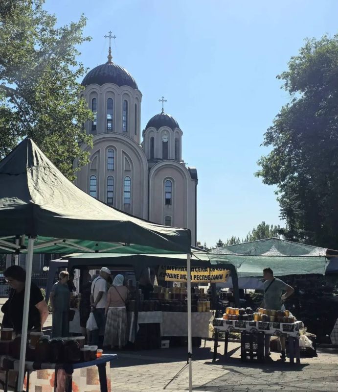 В ходе оперативного совещания, которое провёл Глава ДНР Денис Владимирович Пушилин, рассмотрены такие вопросы, как восстановление промышленных предприятий, проведение ярмарок для жителей, обеспечение социальной стабильности...