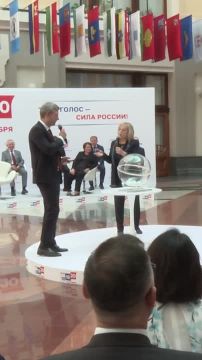 Кто стал первым?. ЦИК провела жеребьёвку по размещению партий в избирательном бюллетене