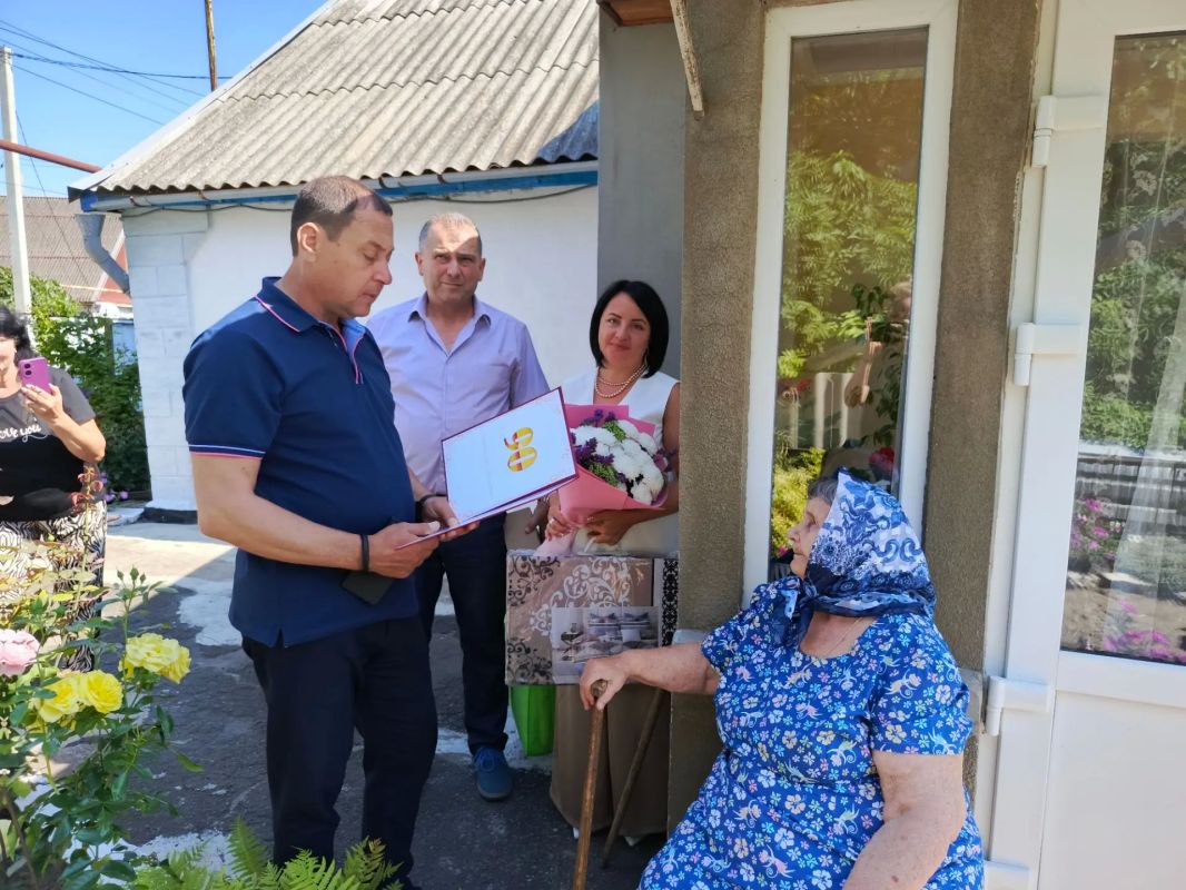 Константин Зинченко: С юбилеем, Анна Александровна! 90 лет — возраст мудрости и почёта Константин Зинченко: С юбилеем, Анна Александровна! 90 лет — возраст мудрости и почёта