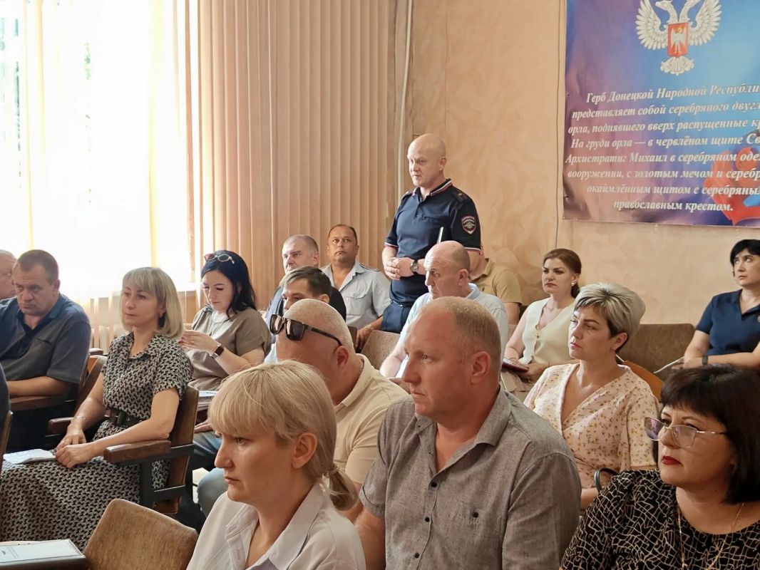 Полицейские проводят работу по защите населения от киберпреступников Полицейские проводят работу по защите населения от киберпреступников