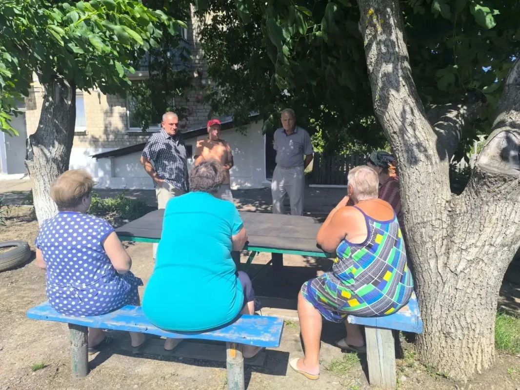 В Докучаевске продолжаются встречи с жителями В Докучаевске продолжаются встречи с жителями